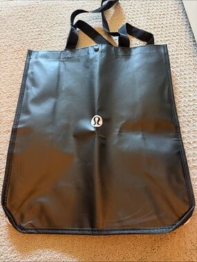 Lululemon large reusable bag